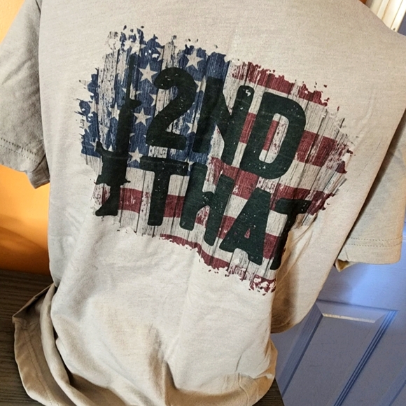 Tshirt - Picture 1 of 1